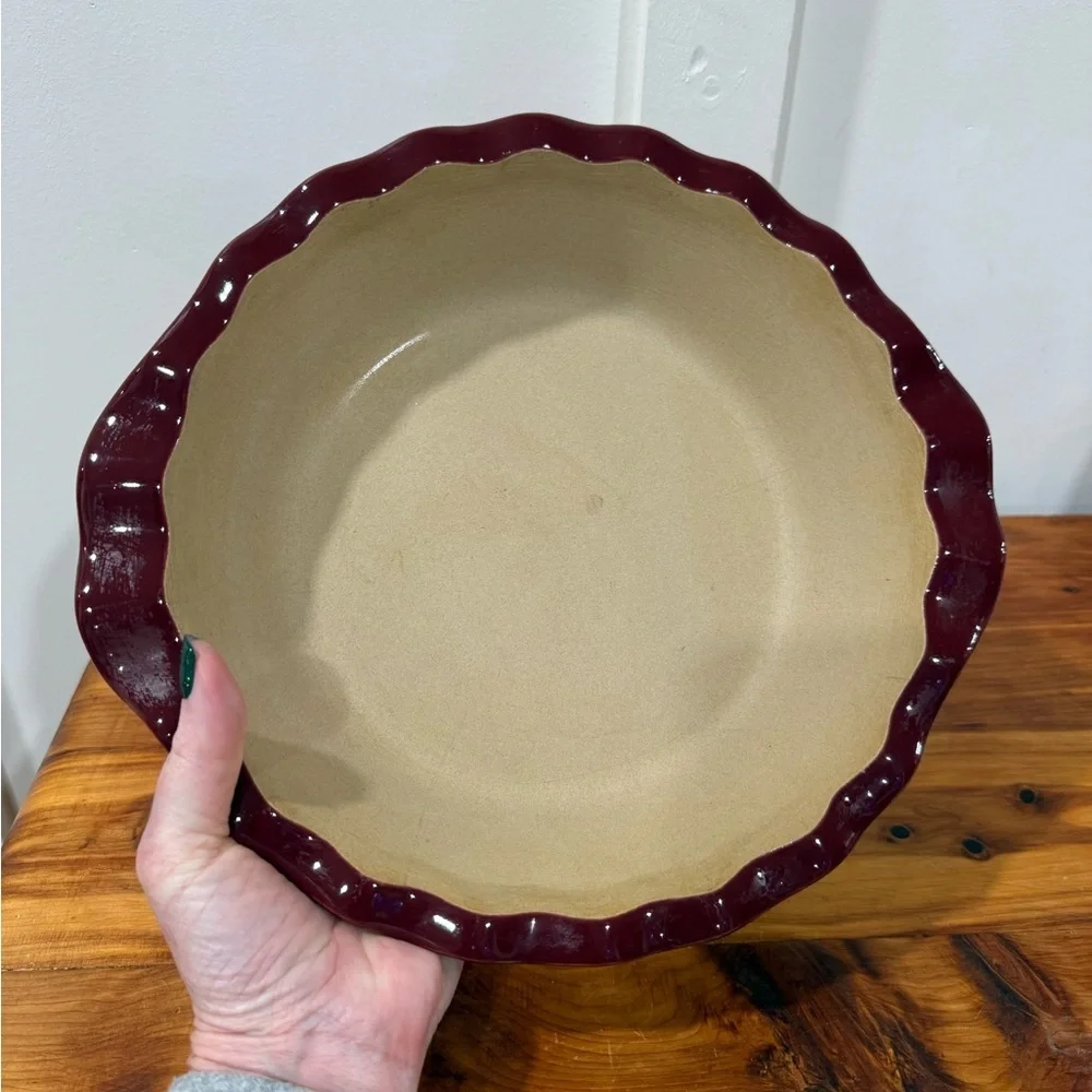 The Pampered Chef Family Heritage Stoneware Cranberry Scalloped Pie Dish